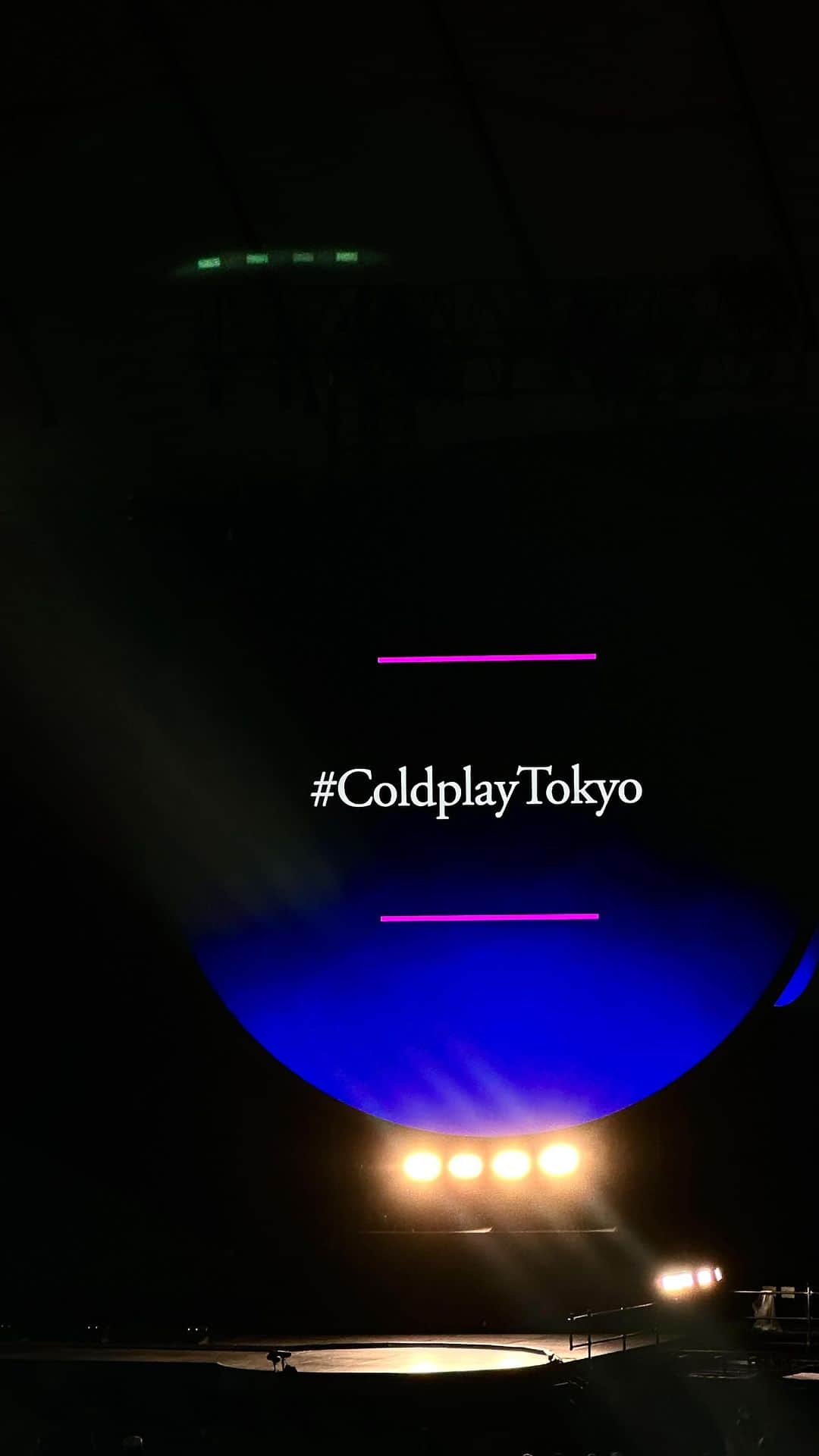 シェンのインスタグラム：「💛Bye Nov~  #coldplay #coldplaytokyo」