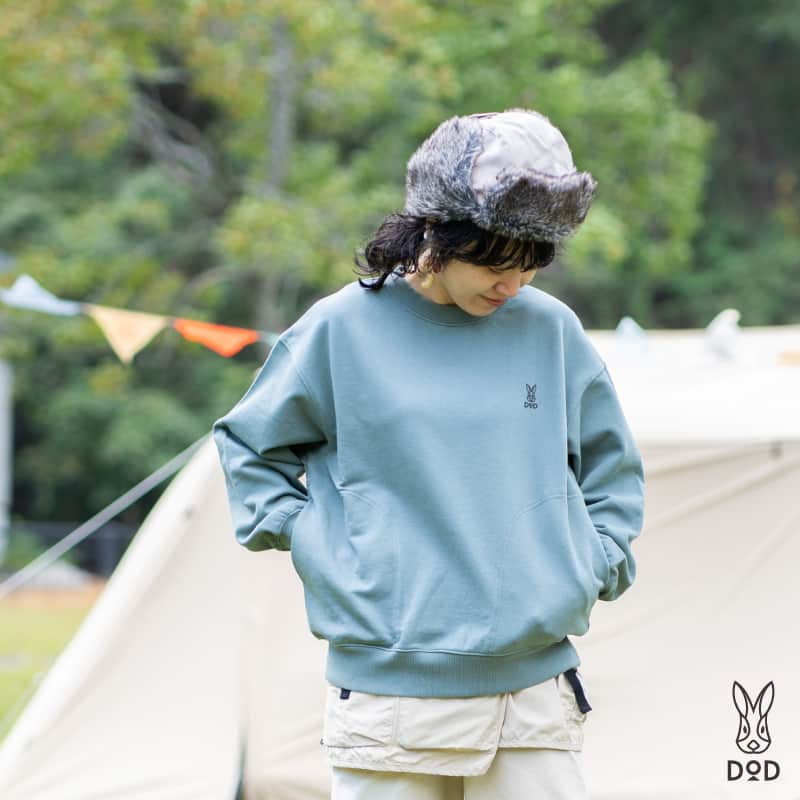 DOPPELGANGER OUTDOORのインスタグラム：「. \ NEW ARRIVAL ウサロゴスウェット / . 🍮風を通さずガシガシ着られる厚手素材 🍮両サイドにポケット（片側にはループも付いてる！） 🍮着こみやすいワイドシルエット 🍮アイボリーとグレーのウサギロゴはぷっくり  シンプルなのでどんな服とも合わせやすい。着心地も◎ 秋～春の定番服としてヘビロテ間違いナシの一枚に仕上がりました🐰 . #ウサロゴスウェット 4,950円（税込）/ DOD STORE アイボリー / ブルーグレー / シックオリーブ / チャコールグレー M / L / XL ※アルペンアウトドアーズ店舗でのお取り扱いもあり。在庫状況は各店舗にお問い合わせください。 . #スウェット #ロゴスウェット #スウェットコーデ #秋服 #冬服 #dod #ディーオーディー #outdoor #アウトドア #ソトアソビ #camp #キャンプ #キャンプギア #campgear #露營 #戶外 #캠핑 #디오디」