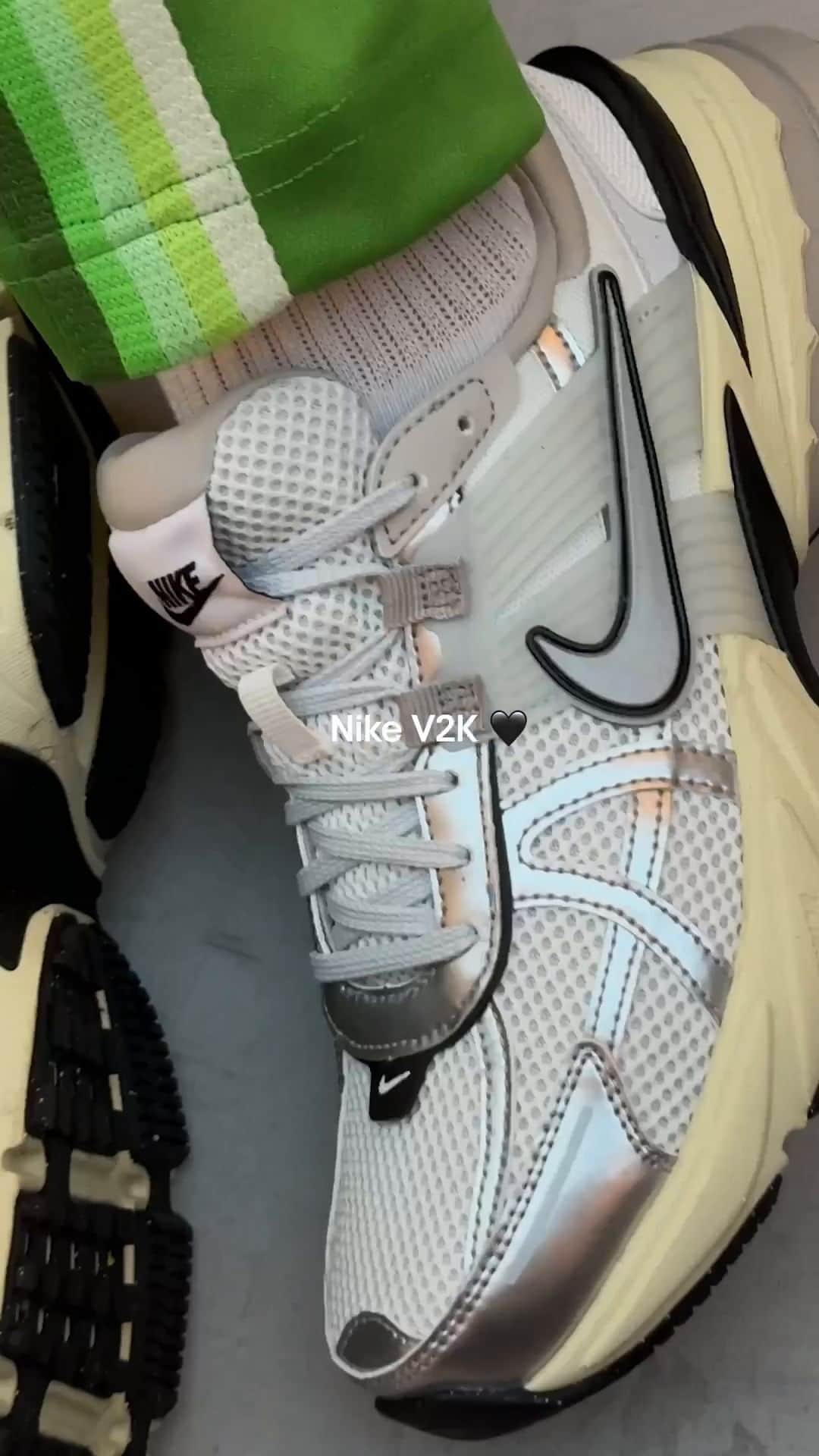 ASOSのインスタグラム：「You heard it here first...🤫👟✔️  Nike V2K Run [130863994]」