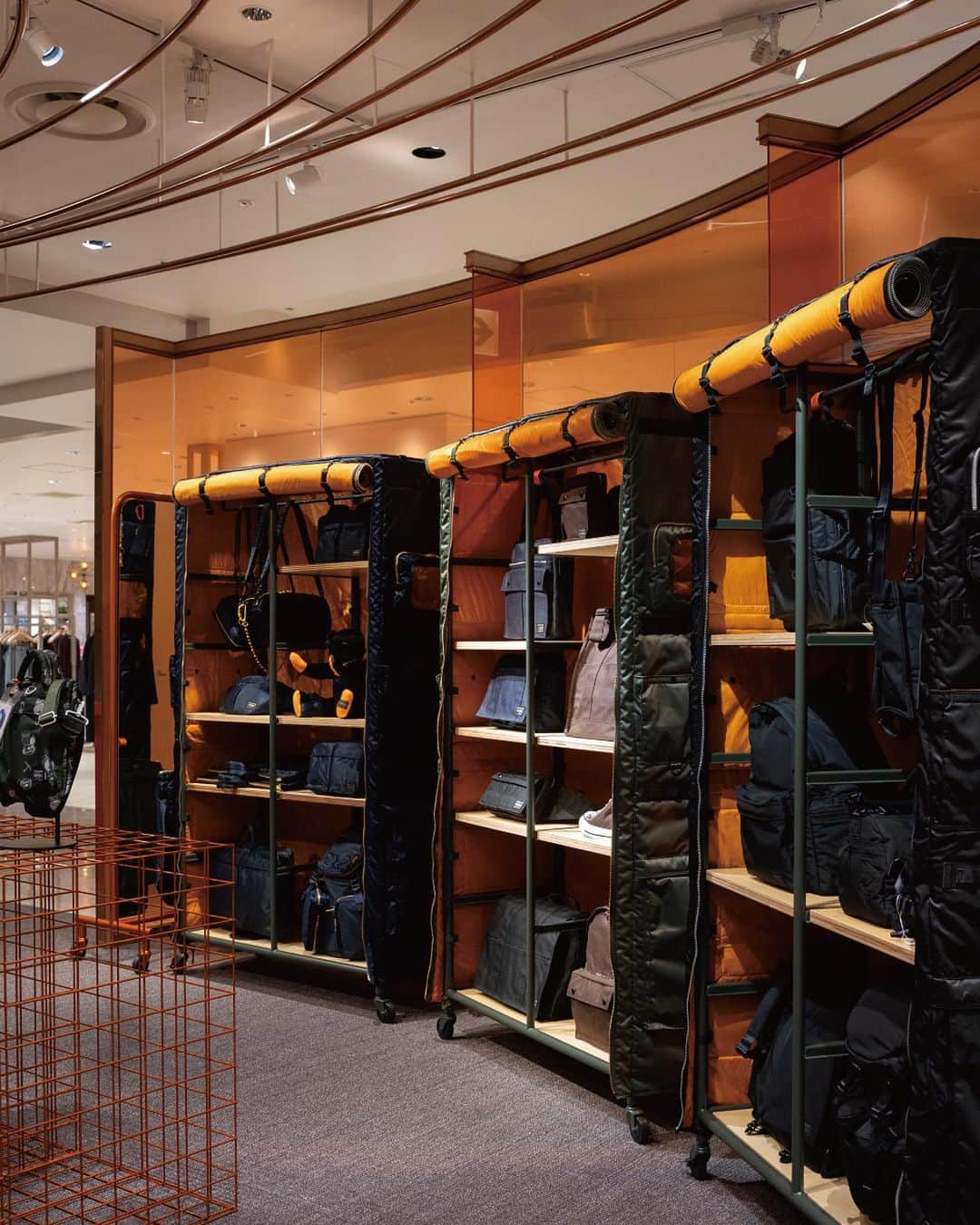 吉田カバン 丸の内さんのインスタグラム写真 - (吉田カバン 丸の内Instagram)「⁡ 世界のファッションやトレンドの発信地・伊勢丹新宿店の本館2階に「PORTER SHINJUKU」が本日オープンしました。 ⁡ 店内には、創業者・吉田吉蔵がバッグを手売りして歩いた際に使用していたリヤカーをイメージした什器や、タンカーシリーズの生地を使用したストレージキャビネット什器を採用しました。随所にブランドのキーカラーであるオレンジを取り入れた、PORTERの世界観を体感できるコンセプトストアです。 ⁡ 【PORTER SHINJUKU】 住 所：東京都新宿区新宿3丁目14-1 本館2F センターパーク 電話番号：tel:0333521111（代表） 営業時間：10:00～20:00 定 休 日：不定休 ⁡ ぜひ、この機会に新しい「PORTER」の世界観をお楽しみください。 スタッフ一同、皆様のご来店を心よりお待ちしております。 ⁡ #yoshidakaban #porter #heartandsoulintoeverystitch #portershinjuku #吉田カバン #ポーター」12月1日 18時06分 - porter_shinjuku