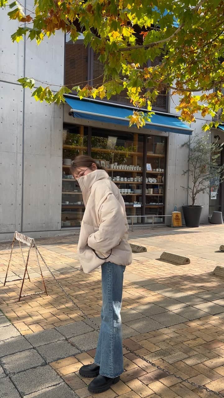 kannaのインスタグラム：「@angie_vintage_official のアイボリーダウン可愛い⛄️ デニムとの相性抜群◎  #angie #angie_vintage #angie_ootd」