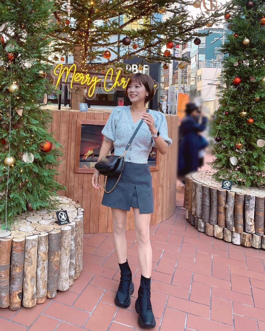 海江田麻貴さんのインスタグラム写真 - (海江田麻貴Instagram)「ㅤㅤㅤㅤㅤ ㅤㅤㅤㅤㅤ Hello, December🎄12月スタート♥️ 今月もたくさん楽しいことしていっぱい笑って、 2023年素敵な締めくくりにしよう🤍 ㅤㅤㅤㅤㅤ ㅤㅤㅤㅤㅤ 皆さんもいつも、自分をたいせつに ハッピーでいてくださいね🌼 ㅤㅤㅤㅤㅤ ㅤㅤㅤㅤㅤ ㅤㅤㅤㅤㅤ ㅤㅤㅤㅤㅤ ㅤㅤㅤㅤㅤ ㅤㅤㅤㅤㅤㅤㅤㅤㅤㅤ#ふくらはぎムキムキ #陸上部 #ヒラメ筋もうええて(◜ᴗ◝ ) ㅤㅤㅤㅤㅤ ㅤㅤㅤㅤㅤ ㅤㅤㅤㅤㅤㅤㅤㅤㅤㅤ  ㅤㅤㅤㅤㅤ  #私服 #しふく #ラメニット #hellodecember #12月 #クリスマス #christmas #christmastree #クリスマスツリー #japanesegirl #日本女孩」12月1日 18時13分 - _makiii0924_