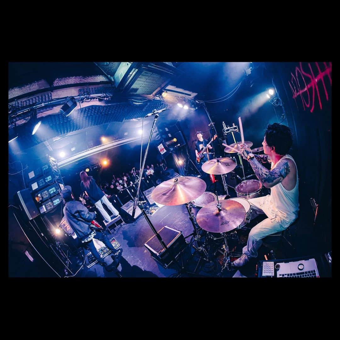 MOSHIMOさんのインスタグラム写真 - (MOSHIMOInstagram)「. 2023.11.25 「REVENGE & CHALLENGE TOUR」 札幌 SPiCE  photo by @teru_ttm」12月1日 18時14分 - moshimo_band