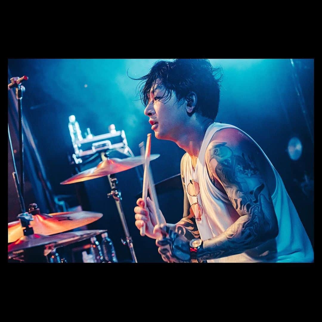 MOSHIMOさんのインスタグラム写真 - (MOSHIMOInstagram)「. 2023.11.25 「REVENGE & CHALLENGE TOUR」 札幌 SPiCE  photo by @teru_ttm」12月1日 18時14分 - moshimo_band