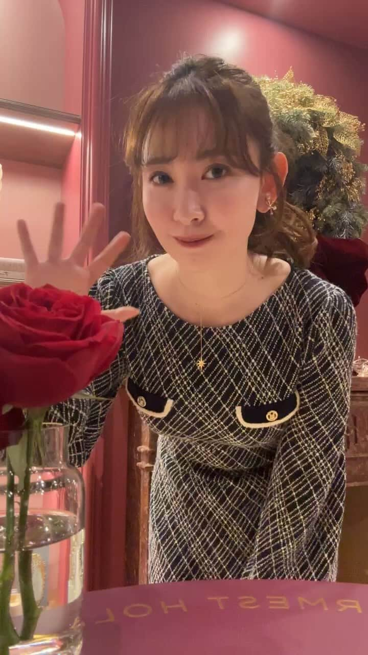 小嶋陽菜のインスタグラム：「明日から！Her lip to Holiday❤️🥂」