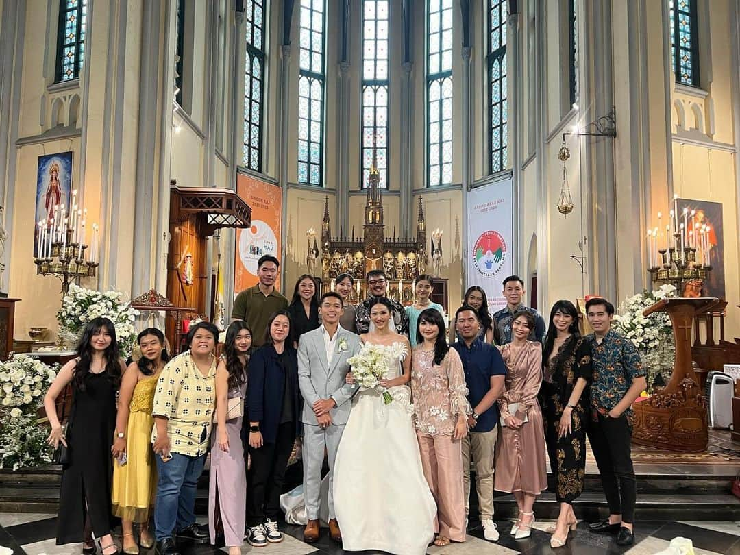 仲川遥香のインスタグラム：「Happy wedding💒💍  #indonesia #jakarta #wedding #ジャカルタ生活 #結婚式 #教会 #仲川遥香」