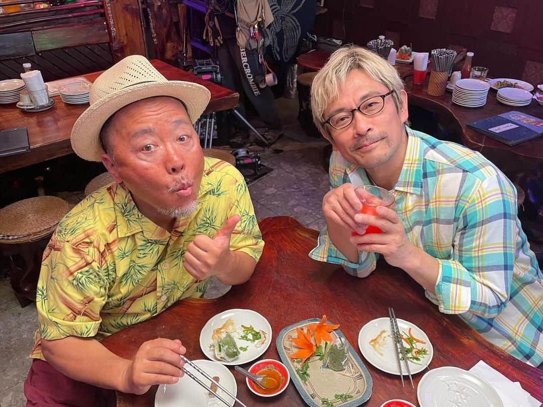 きのう何食べた？ season2さんのインスタグラム写真 - (きのう何食べた？ season2Instagram)「.  #きのう何食べた？ season2 第9話今日深夜24:12放送  日本に帰ってきたヒロちゃんと ベトナム料理屋さんにて📸✨  第8話無料見逃し配信中🎬 #TVer #ネットもテレ東  ⚠️今日深夜24:51まで。  #内野聖陽 #マキタスポーツ #何食べ」12月1日 18時16分 - movie_nanitabe