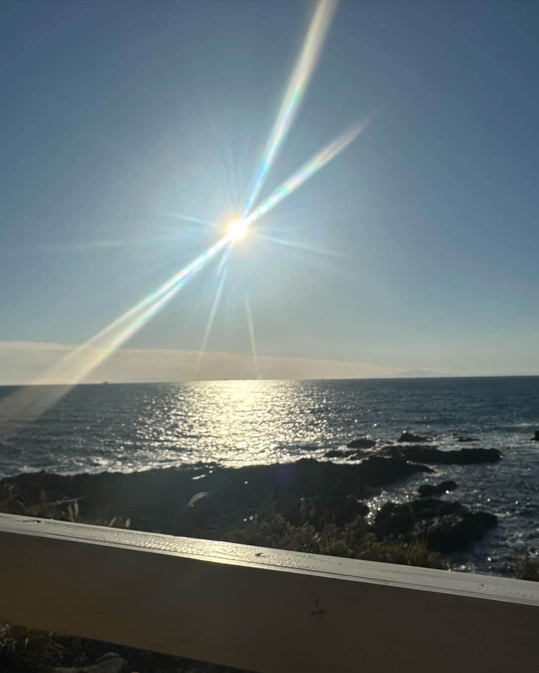 吉崎綾さんのインスタグラム写真 - (吉崎綾Instagram)「冬の暖かい日の海で🏖️🍂」12月1日 18時18分 - yoshizaki_aya