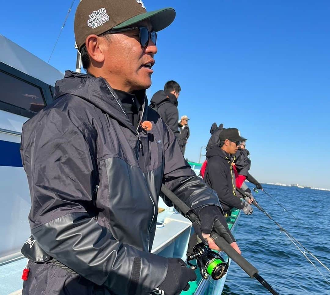 立岡宗一郎さんのインスタグラム写真 - (立岡宗一郎Instagram)「念願の釣り番組デビューしてきました😁 現役チーム対OBチームの対決😊 大接戦でしたよ〜😁😁😁  釣りビジョン番組制作スタッフの皆さん、オカマリさんありがとうございました♪ 腕磨いときます…笑  #亀井善行  コーチ #松田宣浩  さん #脇谷亮太  コーチ #菅野智之　さん #立岡宗一郎  #戸郷翔征  くん。 #釣りビジョン #daiwa」12月1日 18時18分 - ta_pi_39