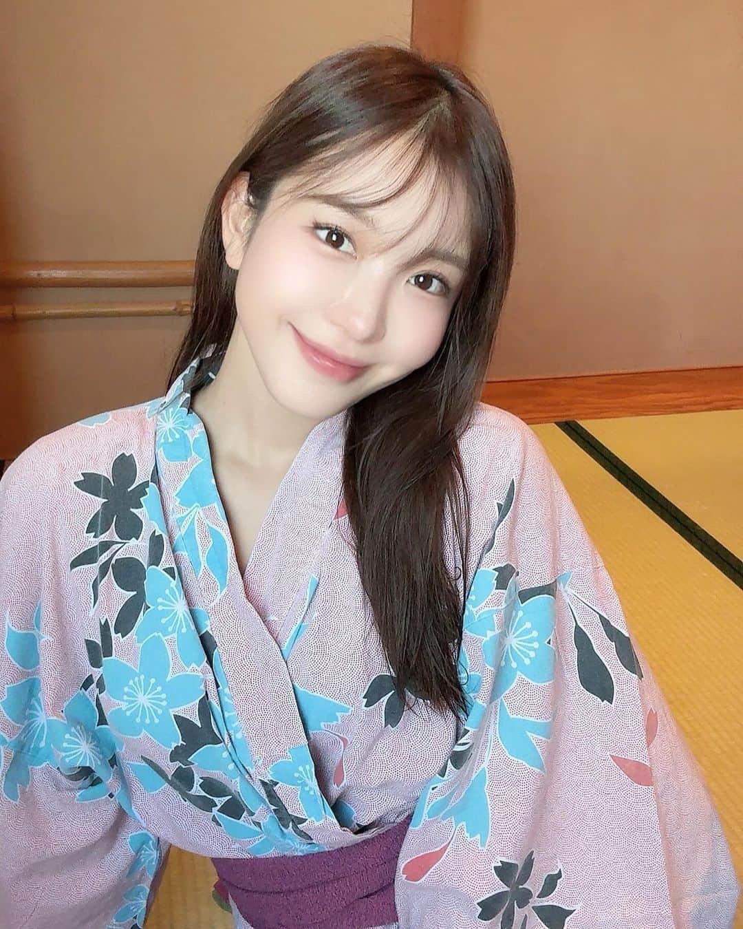 COCOのインスタグラム：「朝から神社行って さくっと温泉入ってきた〜♨️ｻｲｺｳ😮‍💨♡  今日はこのあと20:30〜 abemaTV WINTICKETミッドナイト競輪🚴に出演します💞 是非ご覧ください☺️🫶」