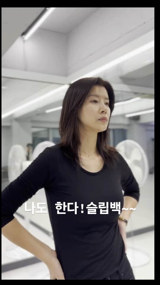 ユソンのインスタグラム：「늦었지만..나도 한번 도전!!  셔플 배우다가 잠시..ㅋ 근데.. 이게 참..  보기보다 많이 어렵습디다!! 🤣🤣  촬영- @dancejoa.simba  지도- @ki_soo.s」