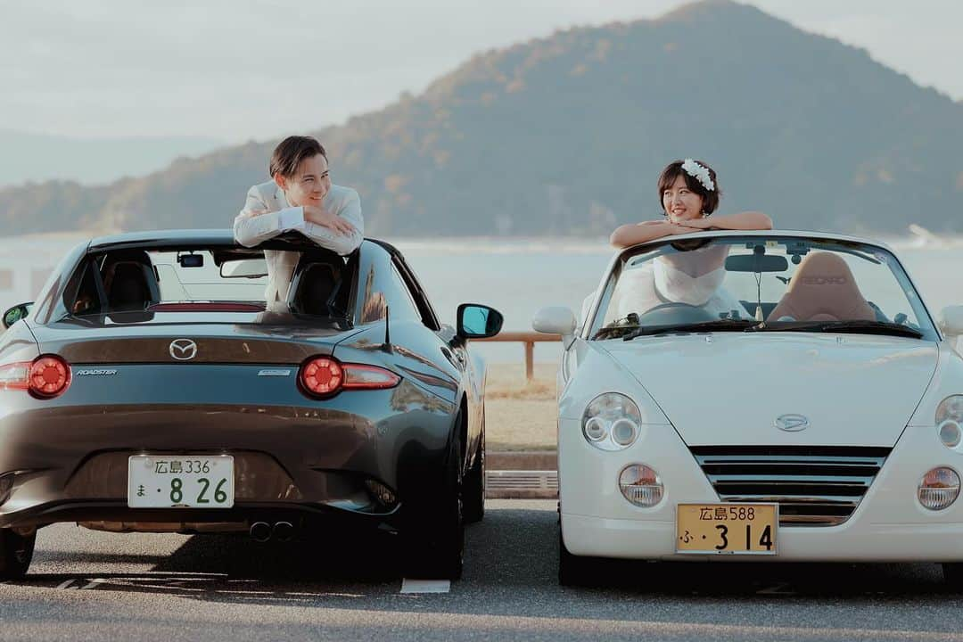 studioTVB梅田店のインスタグラム：「愛車🚗と素敵なロケーションでの撮影📸 冬だからこそ取れる時間の写真になりました💐  camera: @yuumi.deco.ph  hairmake:  カメラマン・メイクスタッフの指名も可能‼️  📍広島市  ┈┈┈┈┈┈┈┈┈┈┈┈┈┈┈┈┈┈  撮影のご予約やお問い合わせはHPの お問い合わせフォーム・DM・ お電話より受け付けております🌷  💌 umeda@st-tvb.jp 📞06-6315-6711  営業時間 月〜金 11:00-20:00 土日祝 10:00-19:00  前撮り / ウエディングフォト @studiotvb_umeda @studiotvb_hiroshima_  @decollte_weddingphoto @d_weddingphoto_jp ┈┈┈┈┈┈┈┈┈┈┈┈┈┈┈┈┈┈┈┈  #撮る結婚式 #スタジオTVB梅田店 #スタジオTVB #デコルテフォト #studiotvb  共に働くフォトグラファー・ヘアメイク・プランナー、募集中です。 @decollte_recruit  ┄┄┄┄┄┄┄┄┄┄  #フォトウェディング #ウェディングフォト #follow4followback #instalike #weddingdress #weddingphoto #洋装前撮り #前撮り #ウェディングドレス #2023秋婚 #2024冬婚 #愛車   #車   #車好きな人と繋がりたい   #愛車撮影」