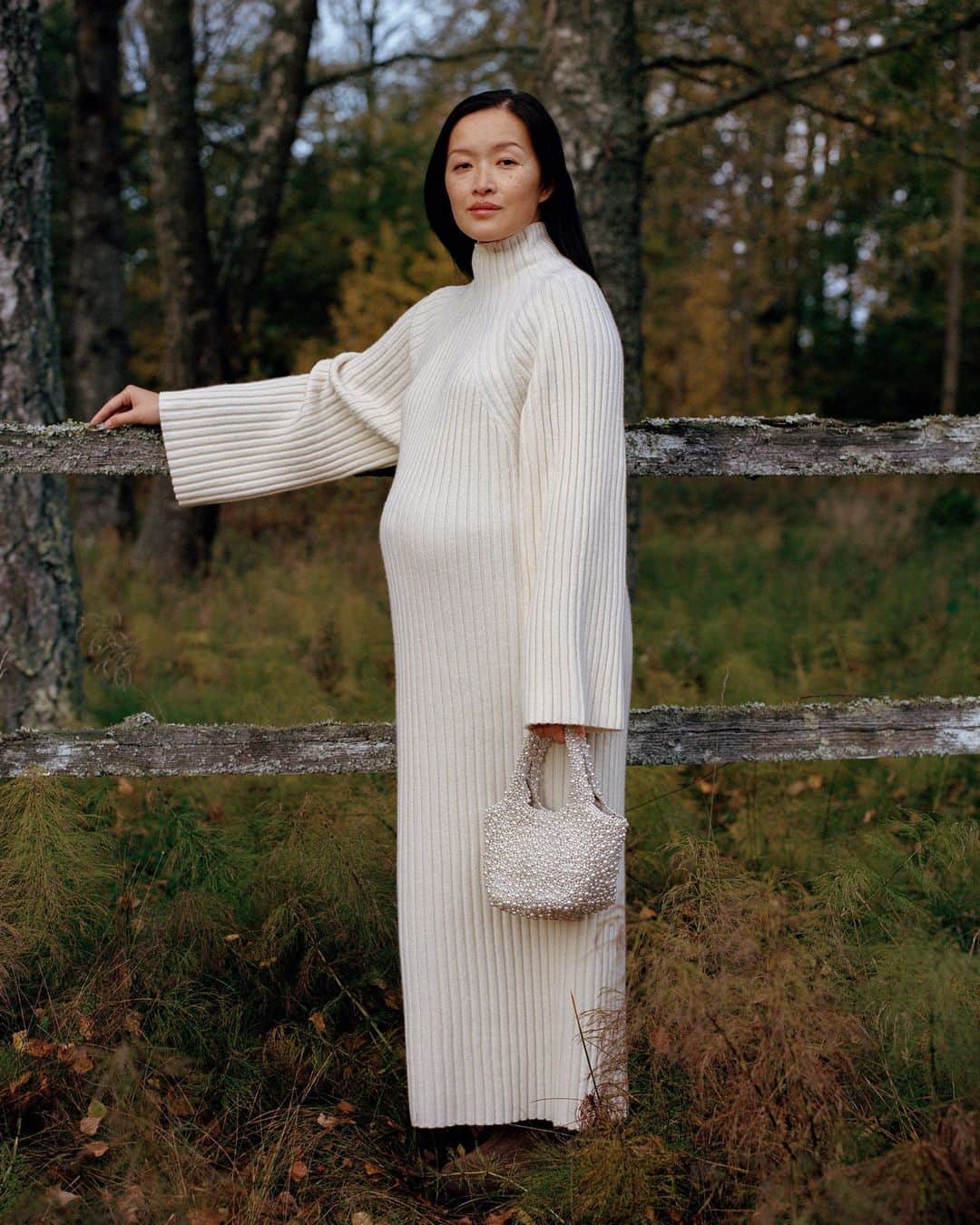 ARKETのインスタグラム：「Relaxed rib-knitted dress in a wool blend. Styled with lightly fluted sleeves and clean edges at cuffs and bottom hem. Cut to fall at above calf length. Slit at back. The dress contains 78% RWS wool, certified by control union 810300. Explore our full holiday collection: link in bio. - #ARKET」