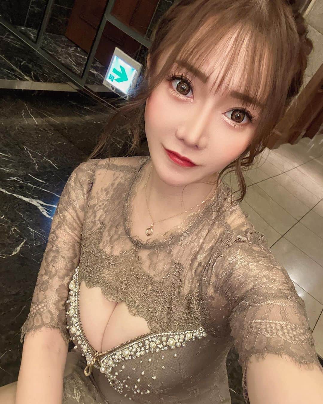 香月亜弥のインスタグラム：「11月来てくれた皆様、本当にありがとうございました😭😭😭🤍🤍 支えられてるーと感じた1ヶ月だた😭😭 2023年もあと1ヶ月！！ 今月もよろしくお願い致します🙇‍♀️🙇‍♀️🙇‍♀️」