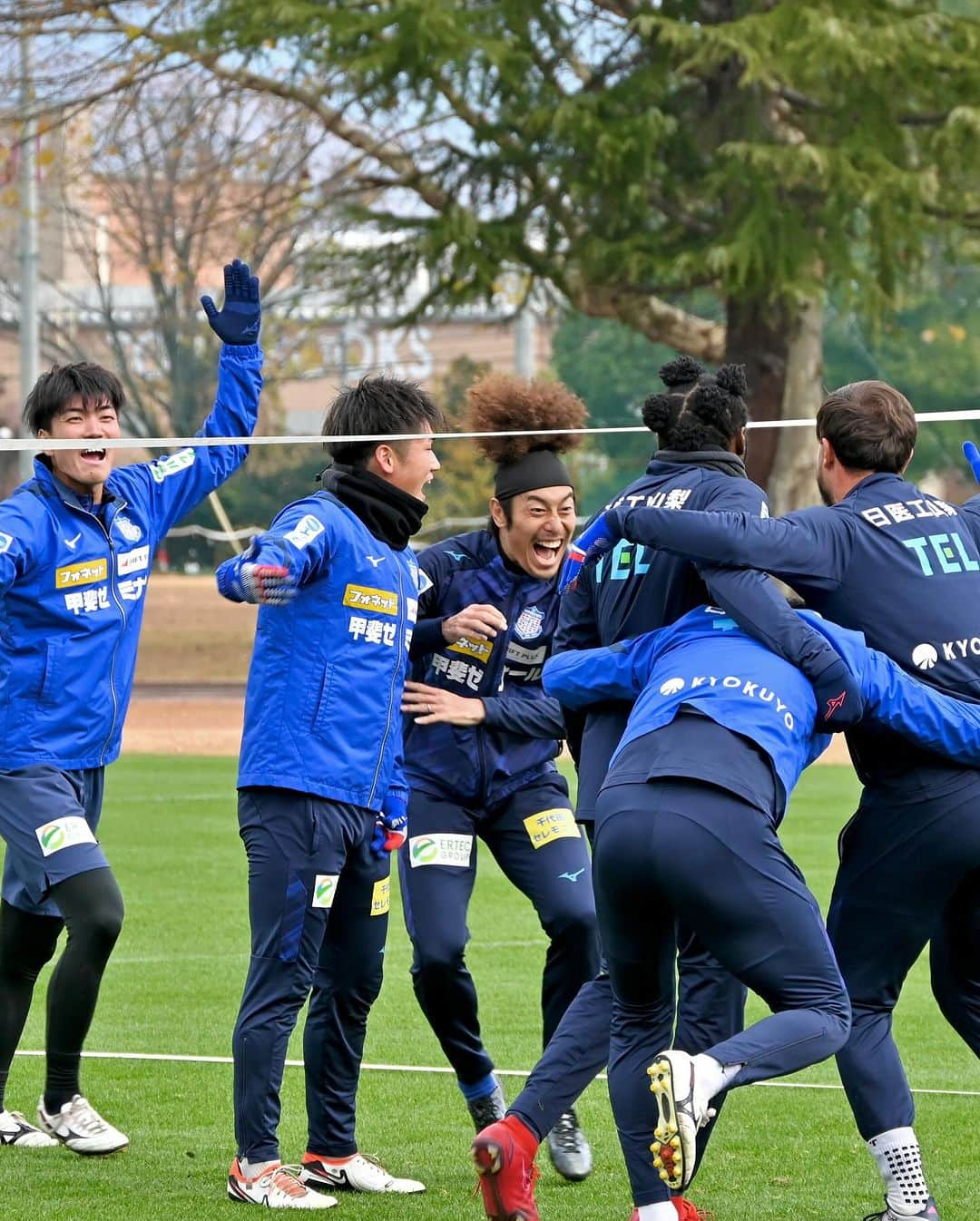 ヴァンフォーレ甲府のインスタグラム：「. 1201  #training . #クリスティアーノ #中村亮太朗 #長谷川元希 #鳥海芳樹 #飯島陸 #井上詩音 #松本孝平 #野澤陸 #水野颯太 #松本凪生 #松田陸 . #vfk #ヴァンフォーレ甲府 #疾風怒濤 #Unite for the next #ventforet #VENTFORETKOFU #ventforetkofu #山梨 #soccer #football」