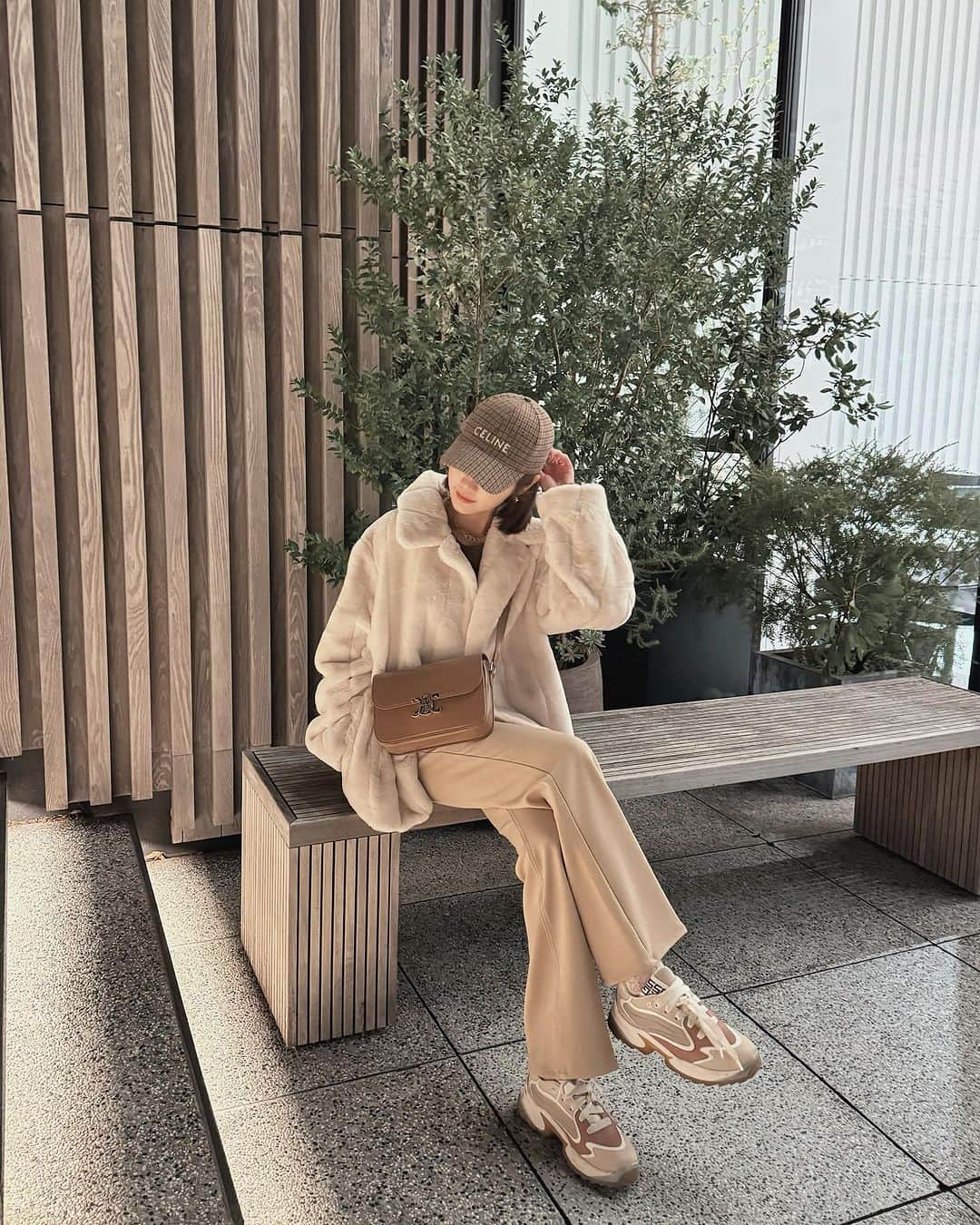 ほしのこのインスタグラム：「#最近のいろいろ  1 ベージュコーデ クレジットはタグ付けしてます🏷𓈒𓏸︎  2 京都の 📍 @bamboocoffeekyoto  クレジットはタグ付けしてます🏷𓈒𓏸︎︎︎︎  3 アプリリーで作った ルームウェアとインナーを着て木場公園にお散歩🐶 このルームウェアは外にも来て行けちゃうから オススメ♡ coming soon 12/9〜  4.5 GINZA SIXの蔦屋書店すき♡ クレジットはタグ付けみてね🏷𓈒𓏸︎︎︎︎  6 ただの自撮り  7 夫婦で @amiparis にハマってる  8 明日発売のディズニー キャンパストートバッグ♡ Aprilyで人気のトートバッグから少しずつサイズ感を 大きくし、持ち手もエコレザーにしました🎶 大好きなディズニーのコレクションが発売できるなんて これまた私からしたら夢の話…  再販はありませんので 是非この機会に🥰  9 📍明治神宮前銀杏並木 人やばかったけど、もうすぐピークを迎えるのかな？ 凄く綺麗に色づいてた✨️  10 あきる野市の瀬音の湯に行った時🍁🍂」