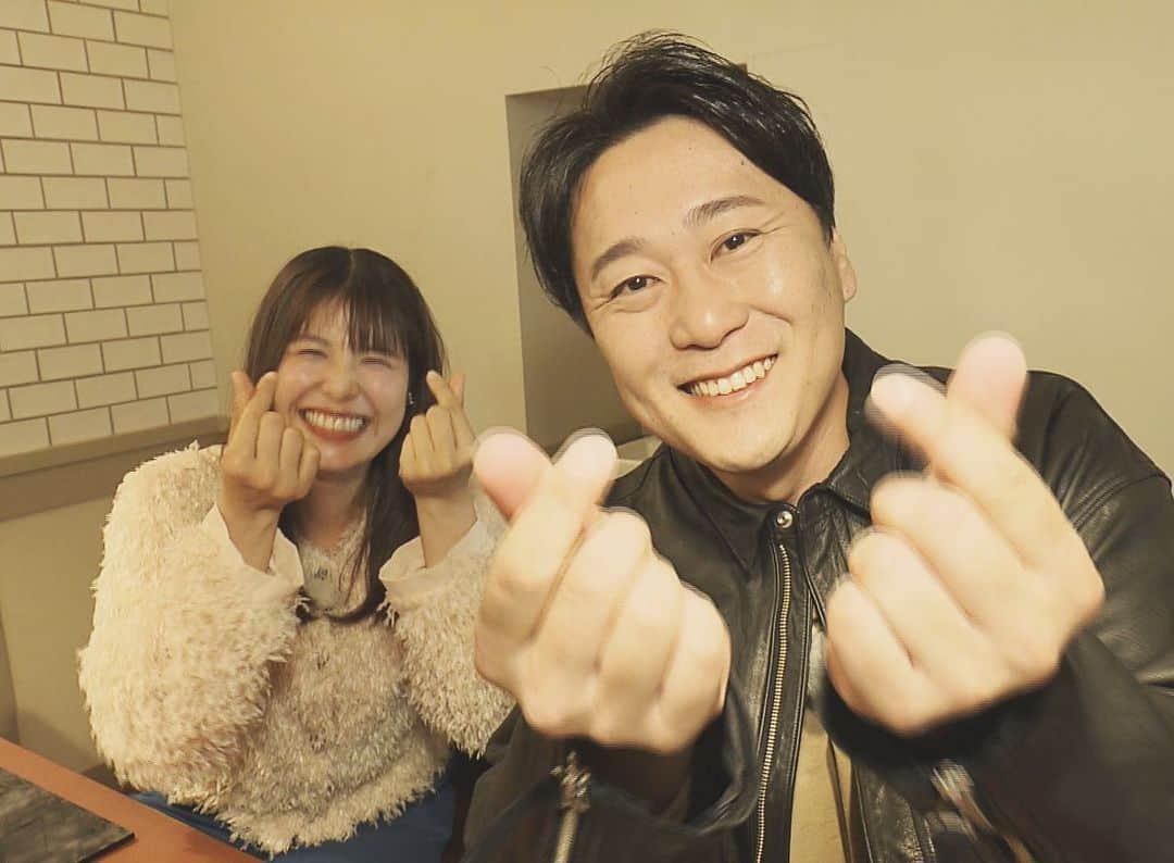 山﨑真依さんのインスタグラム写真 - (山﨑真依Instagram)「・  ➡️➡️燃えるスイーツ動画❣️  明日のいーよ！は…  ❄️冬でもアッツアツ🔥🫰❄️  今日から12月☃️ どんどん寒くなってますよね❄️  そんな今の時期に食べて芯からあったまる 絶品グルメ＆スイーツが登場❤️  女性に大人気の洋食屋さんからは ハンバーグのホイル包み焼きなど🤤✨🫰  スープが石焼きでボッコボコ🔥 濃厚なつけ麺🍜😆  そして動画はご覧いただけましたか？😊 燃えるチョコレート⁉️🍫🔥 とっても特別感があって、 ホリデーシーズンにもピッタリだったなぁ☺️🎄✨  明日もどうぞ生放送を楽しんでいただけたら嬉しいです🥰🫰  #愛媛 #アナウンサー #グルメ  #冬 #スイーツ #アッツアツ  #ハンバーグ #チョコレート  #つけ麺」12月1日 18時33分 - yamasaki_mai0215