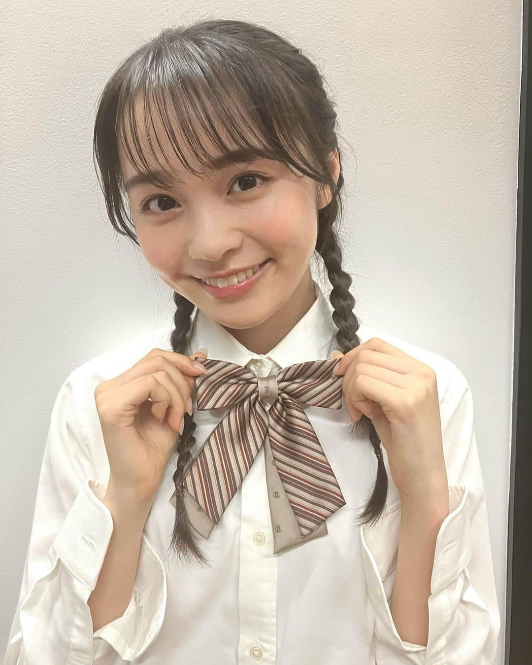 林芽亜里さんのインスタグラム写真 - (林芽亜里Instagram)「🎀 ⁡ OLIVEdesOLIVEとめありのコラボリボン 「制服めあリボン」が今日から発売開始です⑅⃛ ⁡ ⁡ 制服にはもちろん、カバンにも付けれるので 制服リボンとしてもチャームとしても使えるよ👍 ⁡ ⁡ ⁡ デザイナーさんと話し合って1から作り上げためあリボン、 とても可愛く出来たのでたくさんの方に届きますように🎁 ⁡ ⁡ 是非チェックしてみてください^_^♡ ⁡ ⁡ #OLIVEdesOLIVEschool #トンボ学生服 #めあオリコラボ #制服めあリボン #林芽亜里」12月1日 18時46分 - meari__hayashi