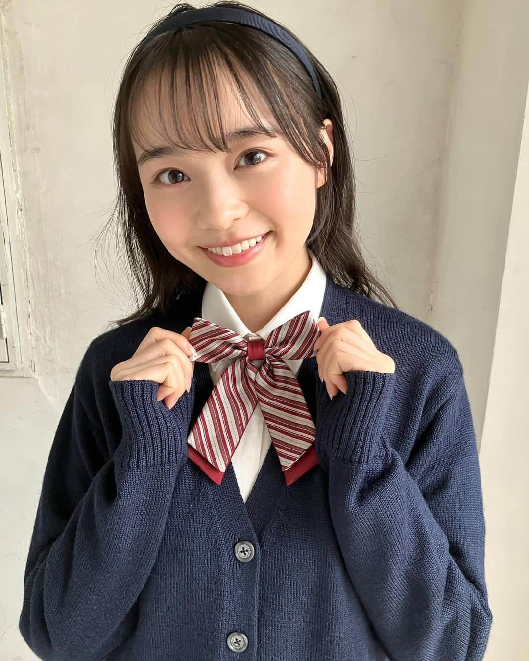 林芽亜里のインスタグラム：「🎀 ⁡ OLIVEdesOLIVEとめありのコラボリボン 「制服めあリボン」が今日から発売開始です⑅⃛ ⁡ ⁡ 制服にはもちろん、カバンにも付けれるので 制服リボンとしてもチャームとしても使えるよ👍 ⁡ ⁡ ⁡ デザイナーさんと話し合って1から作り上げためあリボン、 とても可愛く出来たのでたくさんの方に届きますように🎁 ⁡ ⁡ 是非チェックしてみてください^_^♡ ⁡ ⁡ #OLIVEdesOLIVEschool #トンボ学生服 #めあオリコラボ #制服めあリボン #林芽亜里」