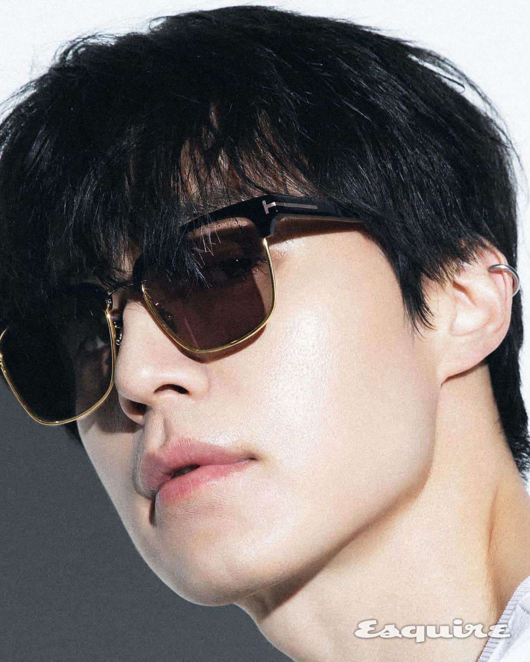 イ・ドンウクさんのインスタグラム写真 - (イ・ドンウクInstagram)「- #에스콰이어 #ESQUIREKOREA #톰포드 #톰포드아이웨어 #TOMFORD #TOMFORDEYEWEAR」12月1日 18時43分 - leedongwook_official