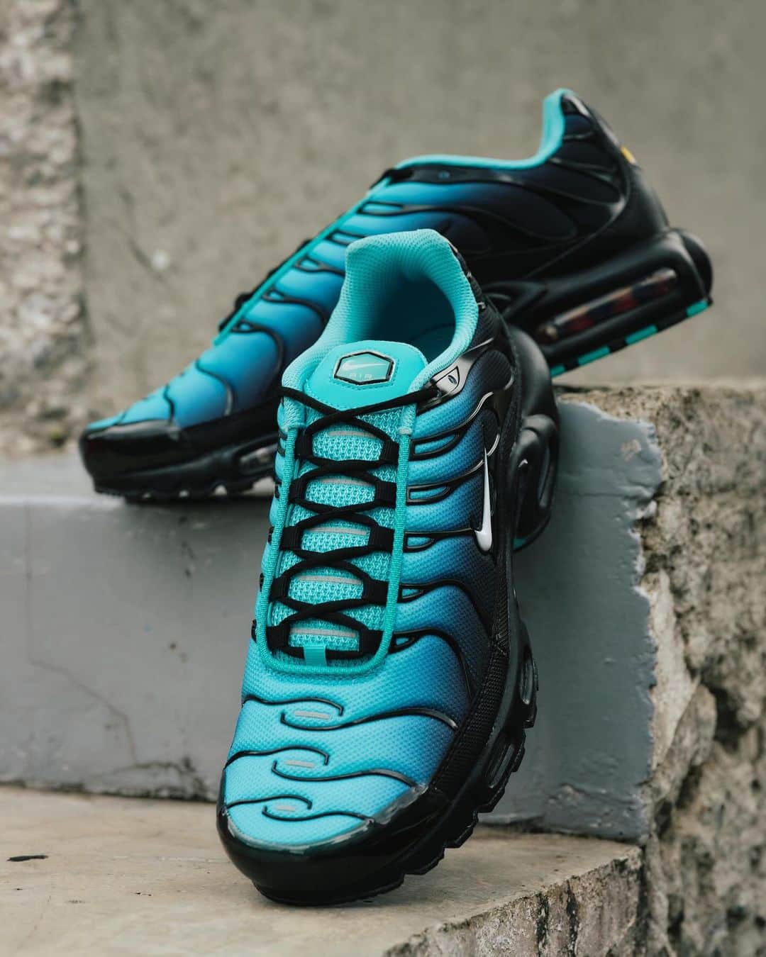 Sports Lab by atmos OSAKAのインスタグラム：「. ↓↓↓ 12/2(SAT)RELEASE NIKE AIR MAX PLUS DM0032-401 ¥22,000-(tax included) size : 25.5cm〜30.0cm  #atmos #アトモス #nike」