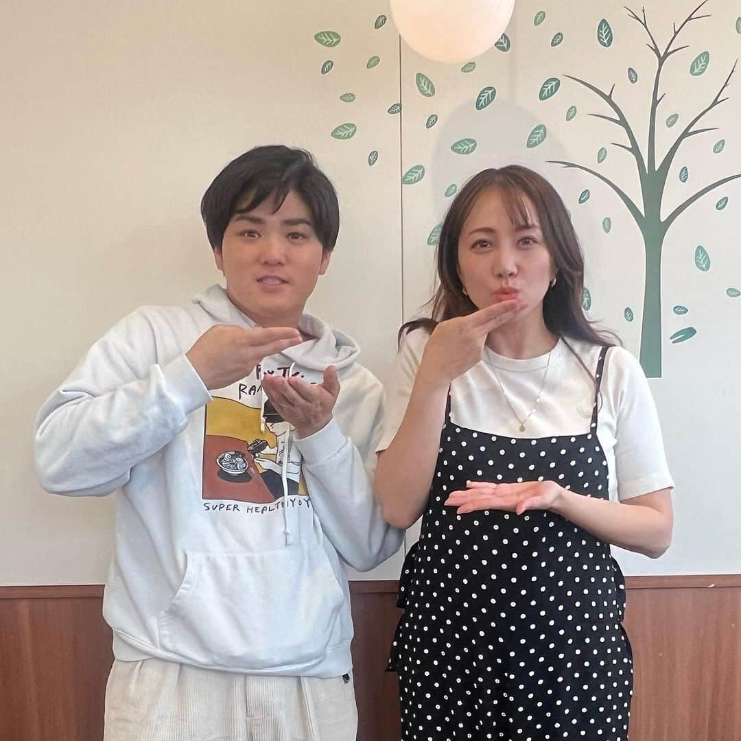 崎山一葉さんのインスタグラム写真 - (崎山一葉Instagram)「* 🍜 ラーメンYouTuberといえばこのお方。  毎日ラーメンをすすられている SUSURUさん♪ @susuru_tv   今回、沖縄ファミリーマートのYouTube ファミンチュTVにゲストとして ご出演いただきました🙌  沖縄ファミマの新作ラーメンを 一緒に試食🍜  とても楽しかったです。 ありがとうございました✨  是非、ご覧ください☆  @oki_famima」12月1日 18時54分 - kazuha_sakiyama