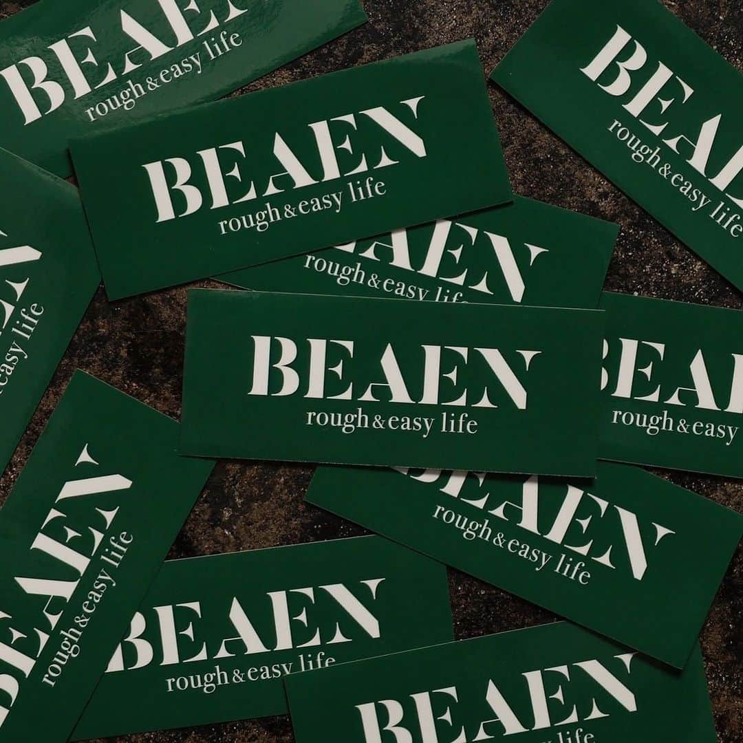 高澤凪のインスタグラム：「ご報告です。  この度2023年12月24日を持ちまして BEAENを終了させて頂くことになりました。  これまでの間BEAENをご愛用してくださり 本当にありがとう御座いました🙇‍♀️  2年前に、ずっと夢だったブランドを 立ち上げる話を頂いた時は すごく嬉しくて、ワクワクした気持ちを今でも忘れません。  BEAENをスタートしてから 色々なことを経験し学び 2人で1からカラーや生地を選んで 何度も打ち合わせし修正し、 商品を作る楽しさ、私達の作る商品を 皆様にお届けすることができてとても嬉しく思いました。  やっていく中で 思い通りに上手くできなかったり 自分達が作りたい物が作れない状況が続いたりなど このままブランドを続けていくことが難しくなり、 このような決断を致しました。  沢山のお客様からの 「BEAENのお洋服お気に入りです」や「次の新作楽しみにしています」など 暖かいお言葉、DM、POPUP開催時にはわざわざ足を運んでくれたり、 遠くから来ていただいた方々の優しい気持ちにとても感謝しています🥲  沢山の方々に支えてもらい、 BEAENのディレクターとして過ごさせて頂いた日々は 一生忘れない経験となりました。 本当にありがとうございました。  そして日ごろのご愛顧に感謝を込めまして 12月1日20時からFINAL SALEとさせて頂き 大特価の全商品70%OFFとさせていただきます🙇‍♀️  長らくのご愛顧、誠にありがとうございました 最後まで、どうぞよろしくお願い申し上げます🙇‍♀️  BEAEN Directer：nagi」