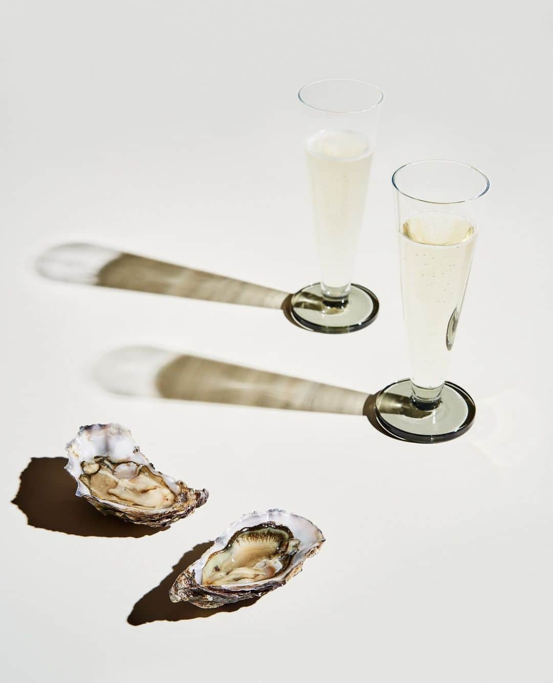 トム ディクソンのインスタグラム：「Enjoy the perfect pairing of oyster and champagne with our PUCK Flute Glasses.⁠ ⁠ Shop now on tomdixon.net」