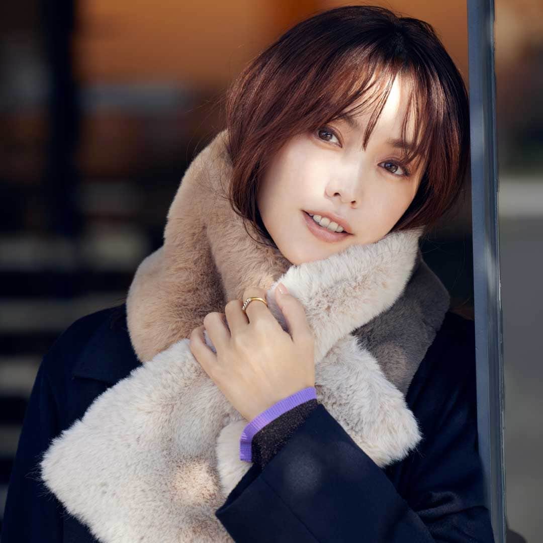Paul Smith Japanのインスタグラム：「Treat Yourself This Winter starring Yuri Ebihara  今年最後は自分自身に特別な贈りもの──  蛯原友里さんが着るポール・スミスのウィンターアイテム  詳細はプロフィールリンクより。 @yuri_ebihara」