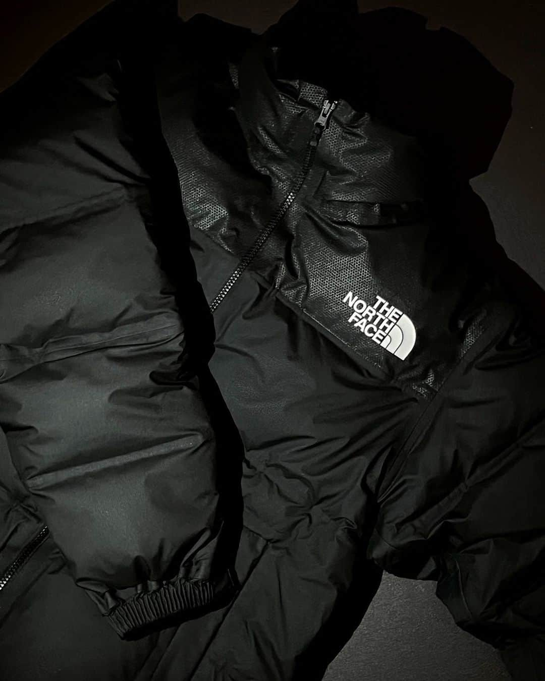 THE NORTH FACE JAPANのインスタグラム：「PROTOTYPE コレクション第19弾目となる「Air Chamber Nuptse Jacket」。 空気を使い”ロフト感”と”保温性”を調整。 「THE NORTH FACE LAB 渋谷パルコ」と「THE NORTH FACE+ グランフロント大阪」の2店舗限定アイテム。 お電話にてご注文も受け付けております。お気軽にお問い合わせ下さいませ。  #tnf #thenorthface #ザノースフェイス #prototype #tnflab  @tnf_lab @tnf_grnadfront_osaka」