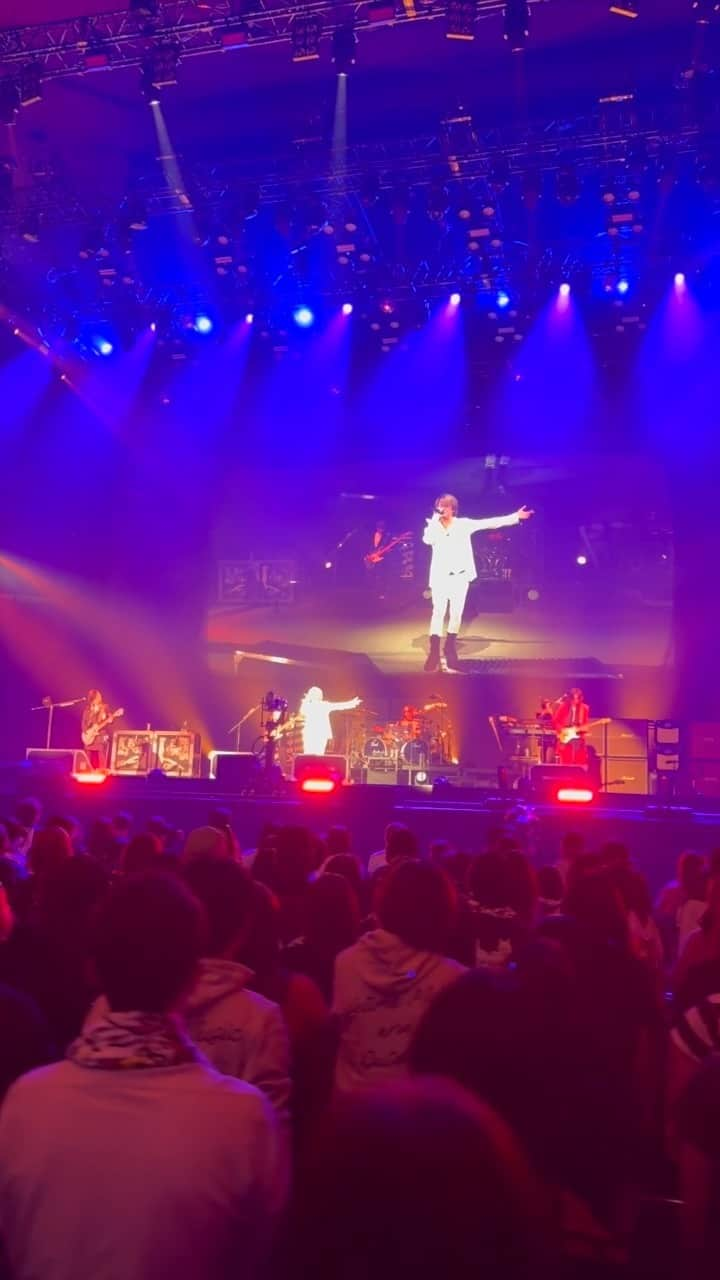 GLAYのインスタグラム：「. #GLAY / #刻は波のように  From HIGHCOMMUNICATIONS TOUR 2023 - The Ghost Hunter - at 日本武道館 Day1  #HC2023」