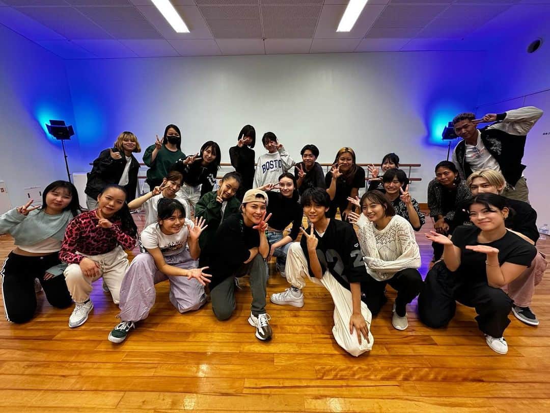 仲宗根梨乃のインスタグラム：「沖縄でのWorkshop Completed🌟🔥🙏 受けてくれた皆様、沖縄の才能ある皆んなから沢山学びました、ありがとうございます🙏　見学してくれた皆様、心から感謝ですし、きてくれた皆様に会えて嬉しかったですー！　5年振りの沖縄💕最高でしたー👏👏　Organize してくれた @catseyeschool ありがとうございました🔥　手伝ってくれたいとこもありがとー😭👏🙏 Let’s Gooo Okinawa」