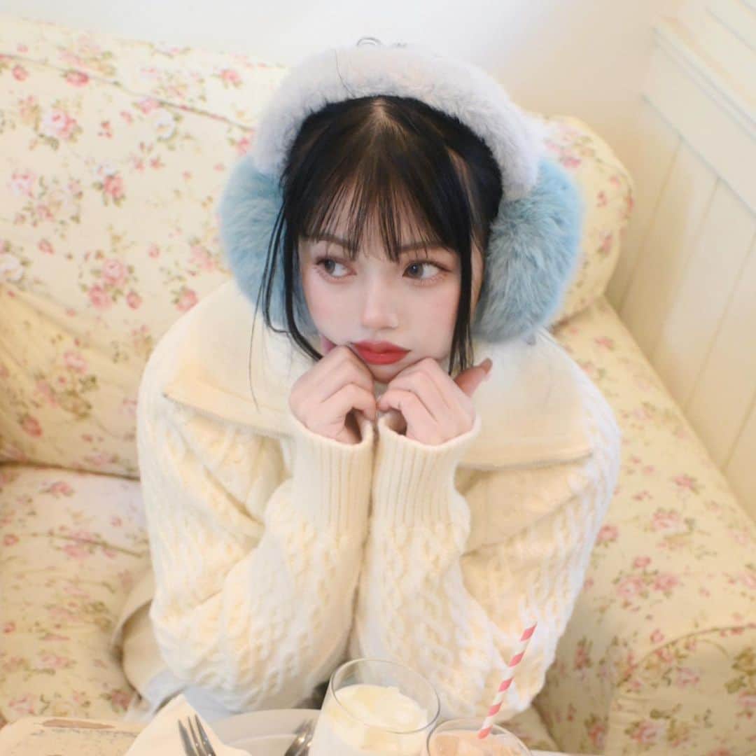 村田実果子のインスタグラム：「🧤🩵🐇」