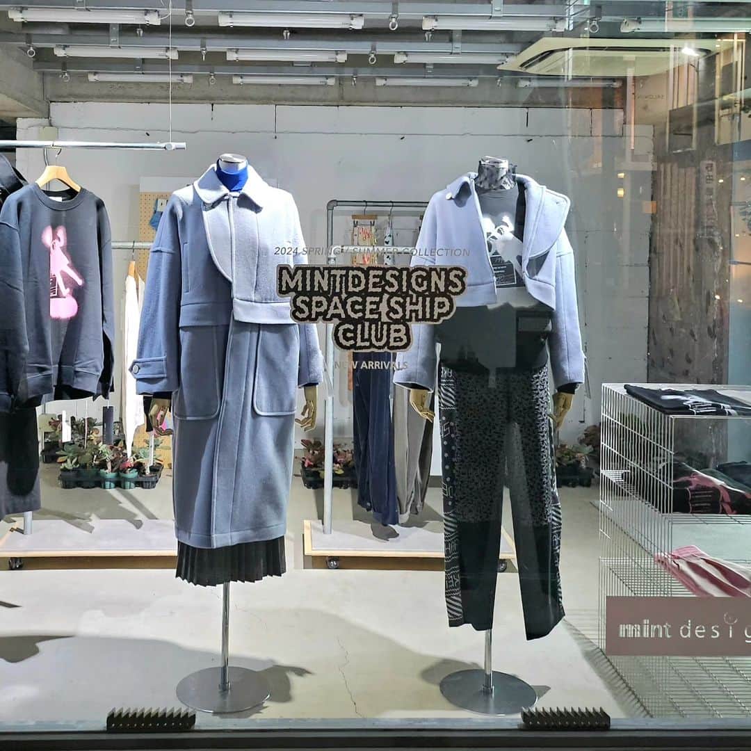 ミントデザインズのインスタグラム：「. -NEW ARRIVALS!!-  ミントデザインズ直営店に、2024SS COLLECTIONの第一弾が入荷しました。  ■ミントデザインズ青山店 ■ミントデザインズ京都店 ■オンラインストア  #mintdesigns #2024ss」
