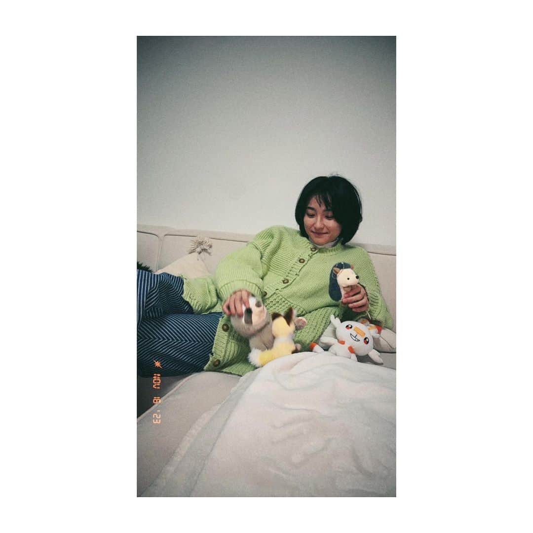 早乙女ゆうさんのインスタグラム写真 - (早乙女ゆうInstagram)「やほー12月。早いもので今年もあと1ヶ月ですかそうですか。 これはぬいと戯れているあたち（先月）🦔🦥🦊🐇」12月1日 19時09分 - yu.saotome