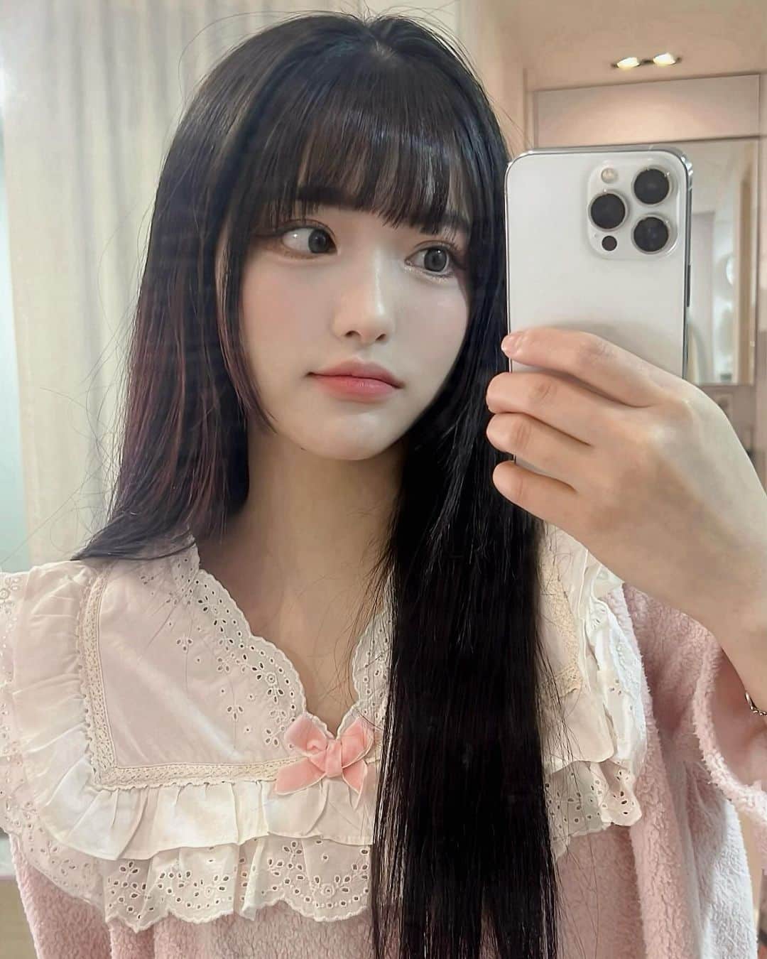 イ・グムヒのインスタグラム：「웅니가 선물해준 짱기여운 잠옷💗🍬 밖에 나갈때도 입고싶ㄷㅏ...˃ᴗ˂  友達がプレゼントしてくれた可愛いパジャマ🐰 外に出る時も着たいね…♡」