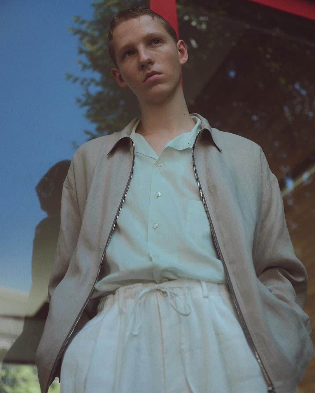 マーカウェアのインスタグラム：「. MARKAWARE SPRING SUMMER 2024 COLLECTION  HEMP SHIRTING SPORTS JACKET  ORGANIC PERU PIMA COTTON LOAN OPEN COLLAR SHIRT  HEMP SHIRTING TRIPLE PLEATED EASY TROUSERS  #markaware @markaware_marka_official @markaware_marka_shop  Photograpy : @masayatanaka1212 Stylist : @ryotayamada______ Hair : @pyuuuuuu Model : @samhough9 (West Management) 、@peris_adolwi (unknownmodel management)」