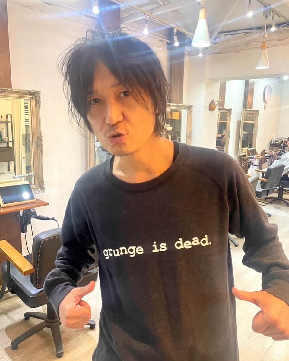 氏原ワタルのインスタグラム：「髪切ったす I am alive.  https://www.doesdoesdoes.com/」