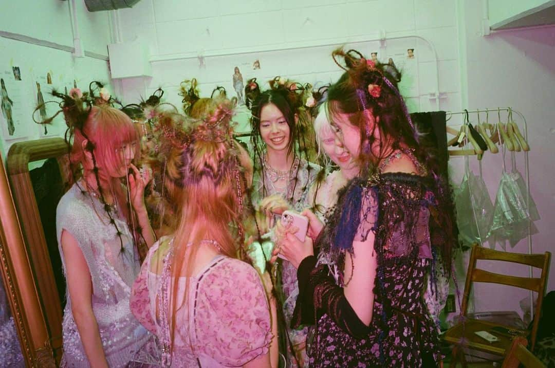 西尾エイミさんのインスタグラム写真 - (西尾エイミInstagram)「🧝🏻‍♀️🕯️🫧@rurumu.official 2024 spring & summer collection - ̗̀ 𖤐 Seelie Court」12月1日 19時17分 - delinquent_doll