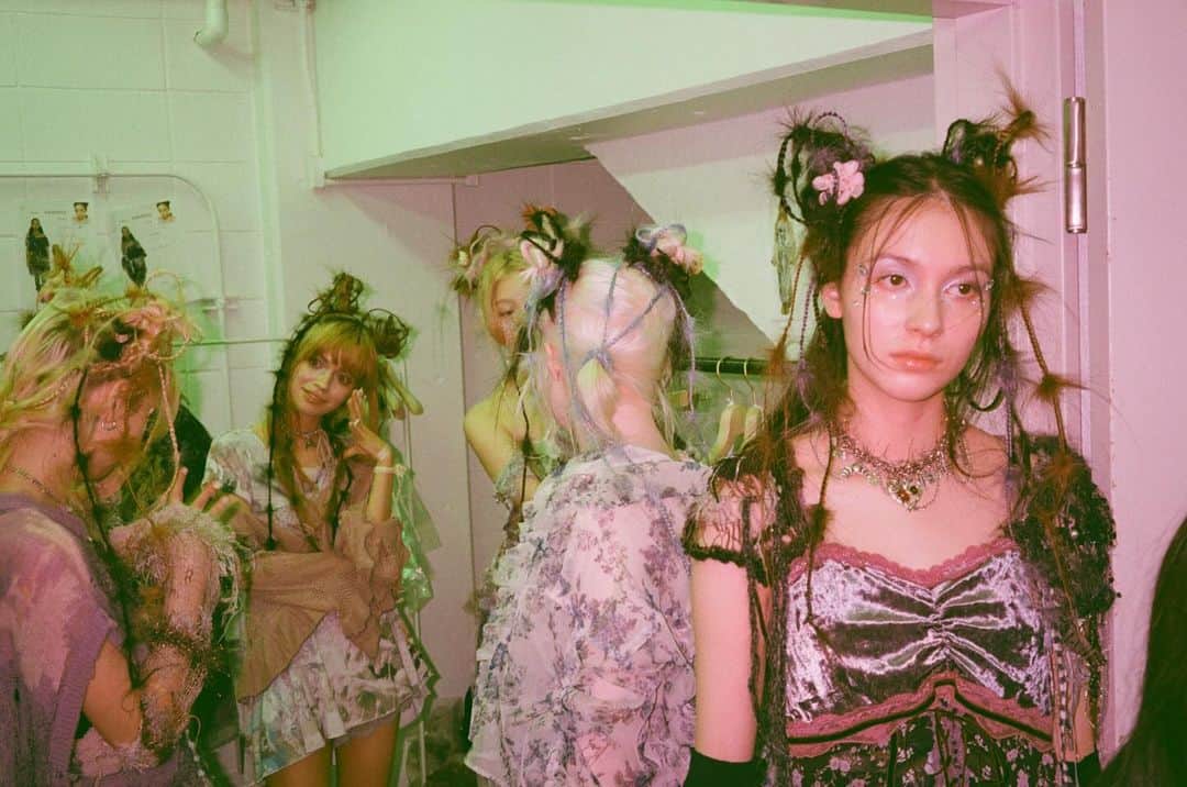 西尾エイミのインスタグラム：「🧝🏻‍♀️🕯️🫧@rurumu.official 2024 spring & summer collection - ̗̀ 𖤐 Seelie Court」