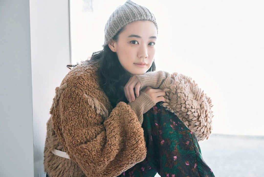leinwande_officialのインスタグラム：「ㅤㅤㅤㅤㅤㅤㅤㅤㅤㅤㅤㅤㅤ Yu Aoi in Loop Combination Cardigan ㅤㅤㅤㅤㅤㅤㅤㅤㅤㅤㅤㅤㅤ #leinwände #leinwande」