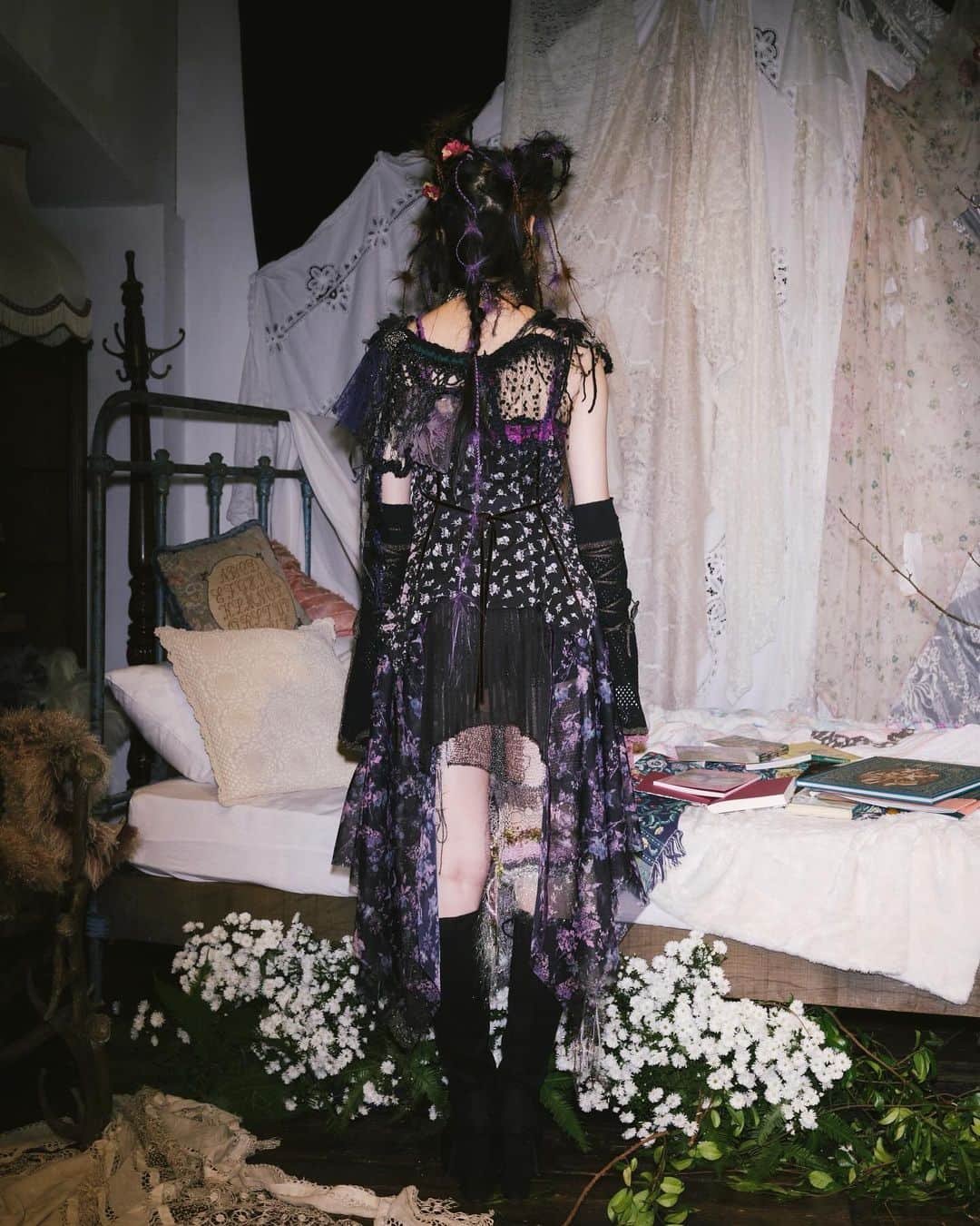 西尾エイミさんのインスタグラム写真 - (西尾エイミInstagram)「🧚🏿‍♀️🪶@rurumu.official 💜 2024 spring & summer collection - ̗̀ 𖤐 Seelie Court」12月1日 19時22分 - delinquent_doll