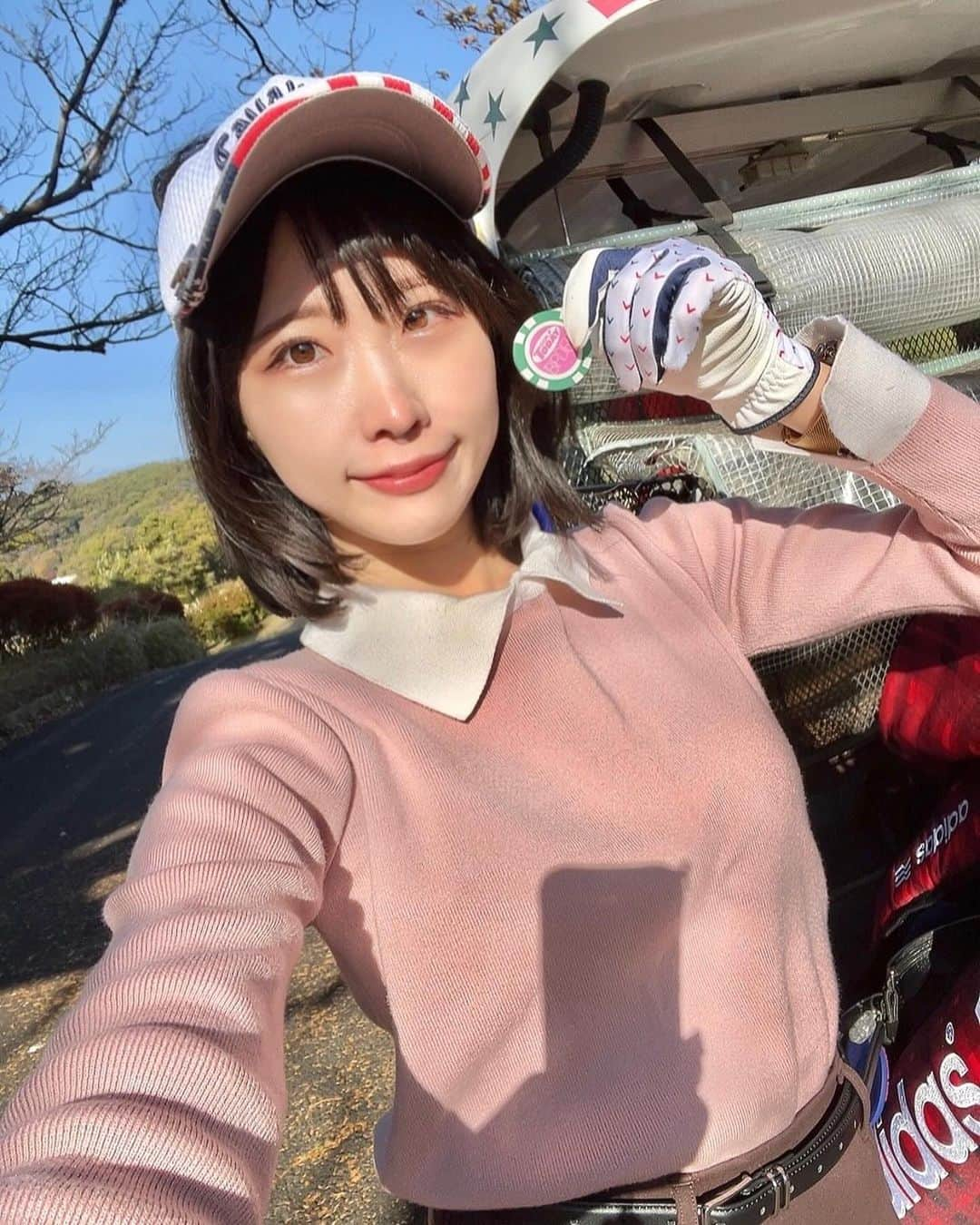 はにゅんのインスタグラム：「昨日はGTバーディーズの練習ラウンドに行ってきました❣️  今回は同期のあこちゃんと一緒☺︎ ︎一打目が前回よりも伸びるようになったので あとはミスをしないように、、、頑張ります！！  富士山も見えるいい天気⛳️🗻 だが、寒かった。。。笑  @golftoday_japan  @golftoday_birdies   #ゴルフトゥデイ #GTバーディーズ #ゴルフ女子 #golftoday」