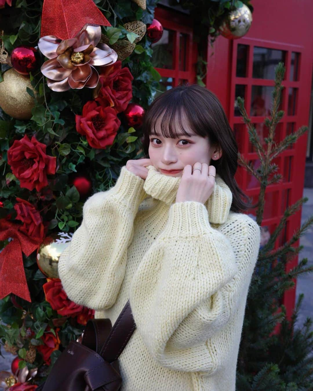 由布菜月さんのインスタグラム写真 - (由布菜月Instagram)「. オランダもクリスマスっぽくなってきた🎄 コートもニットもお気に入りのPINUE💛 日本でカメラを新調してきたのでたくさん撮ってもらった📷 .」12月1日 19時25分 - yufudayo