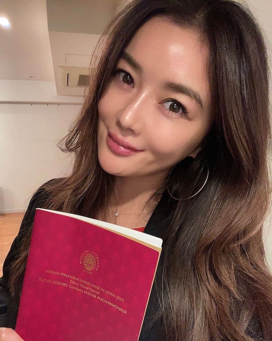 遠海まりこのインスタグラム：「家族で行ったウィーンフィルの写真も❤️🎻」