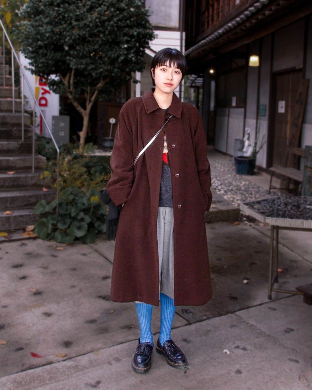 ファッションプレスのインスタグラム：「.  Midori Kumagai(@mid_ovo_)  25歳・アパレル  tops, coat #古着 #used pants #アレッジ #allege dress shoes #ドクターマーチン #drmartens shoulder bag #エイチアンドエム  #handm  scarf #シーバイクロエ #seebychloé  #fashionpress #fashionpresssnap」