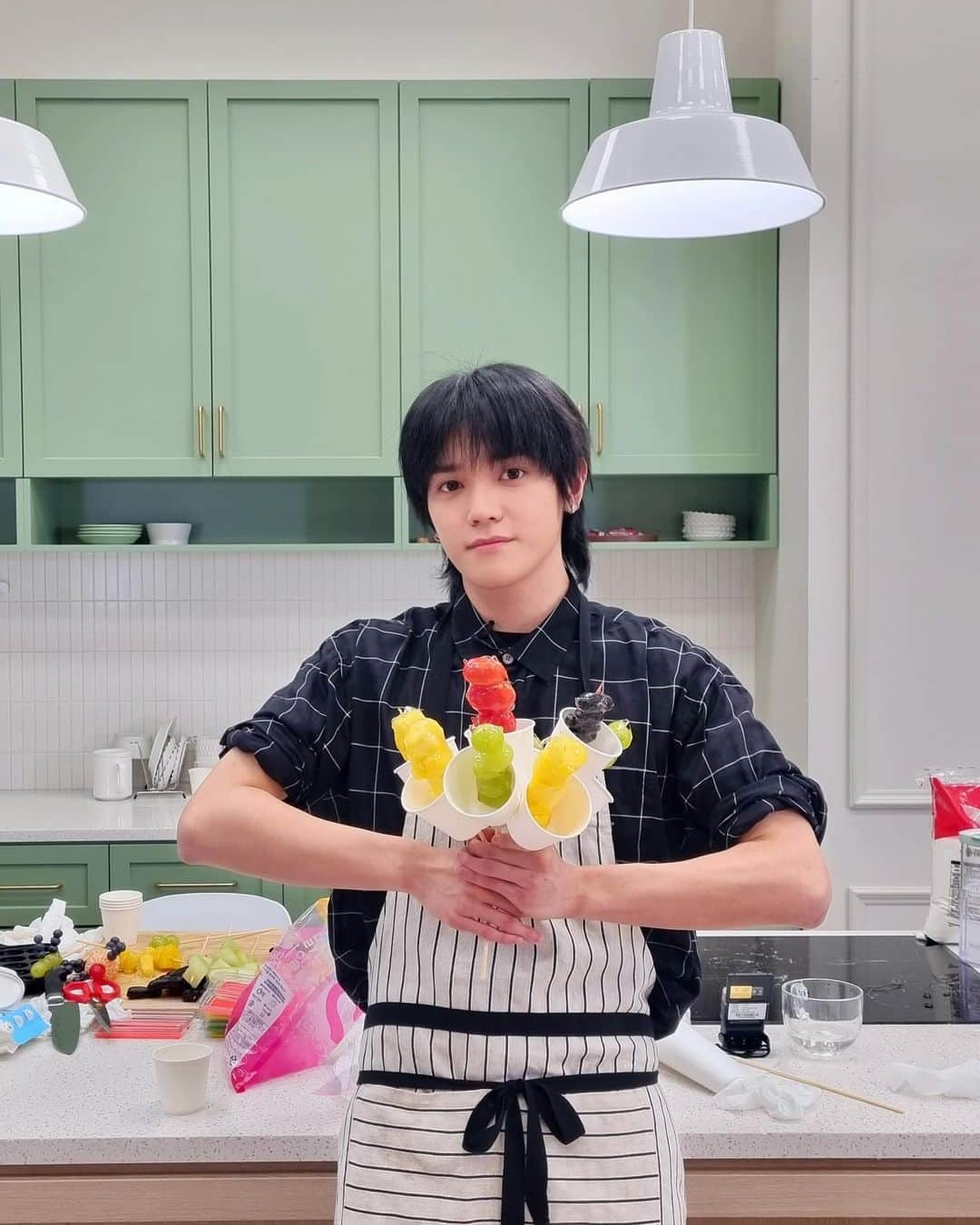 NCTさんのインスタグラム写真 - (NCTInstagram)「💐🍓🍇🍊🍍🍈🫐🍡💖  #TAEYONG #태용 #툥후루 #탕후루 #Tanghulu #Tyonghulu #NCT #NCT127」12月1日 19時33分 - nct