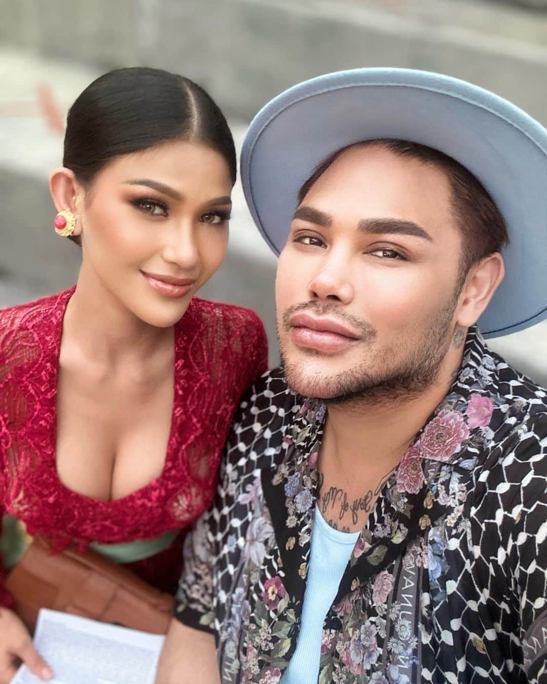 Ivan Gunawanのインスタグラム：「Emang  boleh  Duduk  sedeket  ini  ama  queen  yaya」
