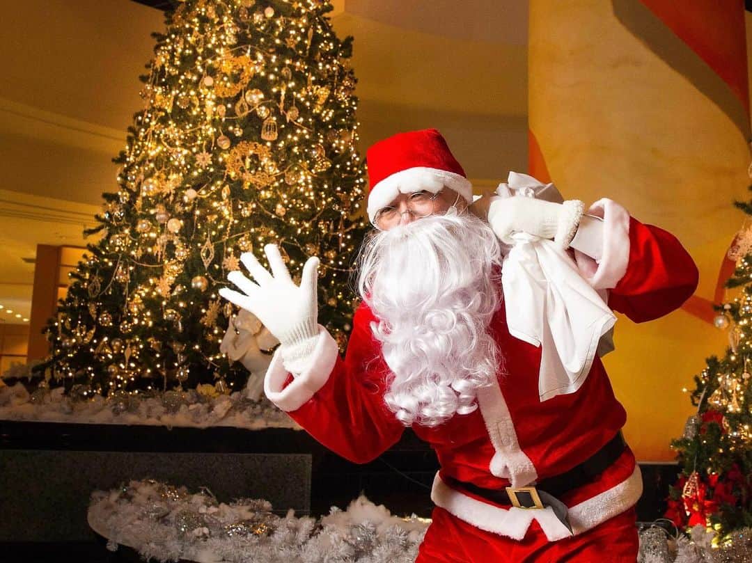 横浜ベイホテル東急［公式］さんのインスタグラム写真 - (横浜ベイホテル東急［公式］Instagram)「// 今年もプレゼントを募集いたします！ お預かりしたプレゼントは、 神奈川県内の児童養護施設の子どもたち へクリスマスプレゼントとして お届けいたします。  たくさんの子どもたちに 笑顔のクリスマスが訪れますように✨  #クリスマス #チャリティー  #クリスマスプレゼント  #メリークリスマス #サンタクロース  #プレゼント募集中  #ホテル #ロビー  #ベイ東急de冬休み  #横浜ベイホテル東急  #みなとみらい #横浜  #みなとみらい線フォト散歩  #christmaspresent  #christmas #santaclaus  #charity #present  #yokohamabayhoteltokyu  #yokohama #hotel  #myyokohama」12月1日 19時36分 - yokohamabayhoteltokyu