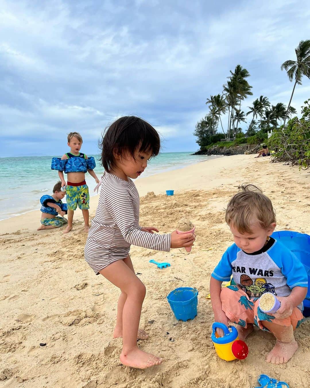 加藤章太郎さんのインスタグラム写真 - (加藤章太郎Instagram)「. 今日は、カイルアでのんびり1日を過ごしました👶🌴🚶  #kailuatown #hawaiitrip #hawaii #familytrip #vacation #aloha #lovedaughter❤ #Kids」12月1日 19時41分 - __shotaro__